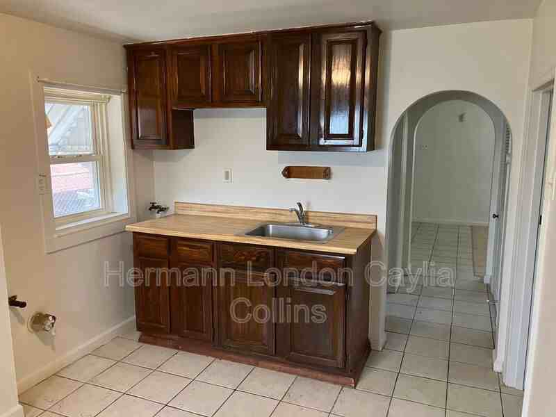 4827 Lexington Ave - Photo 2 of 10