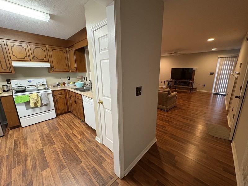 108 College Heights Blvd - Photo 3 of 13