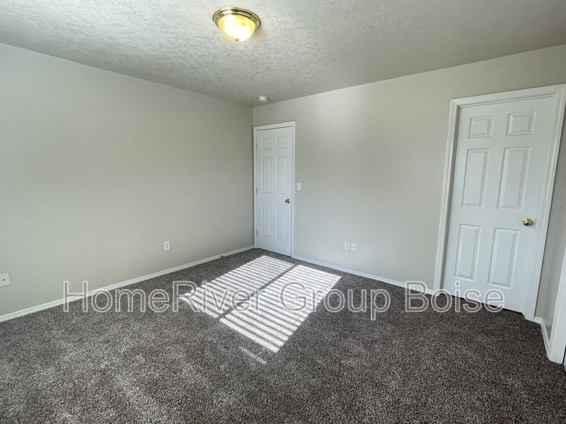 2233 W Mountain Pointe Ct - Photo 7 of 18