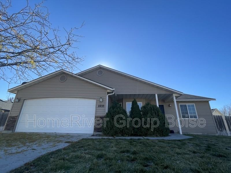 2233 W Mountain Pointe Ct