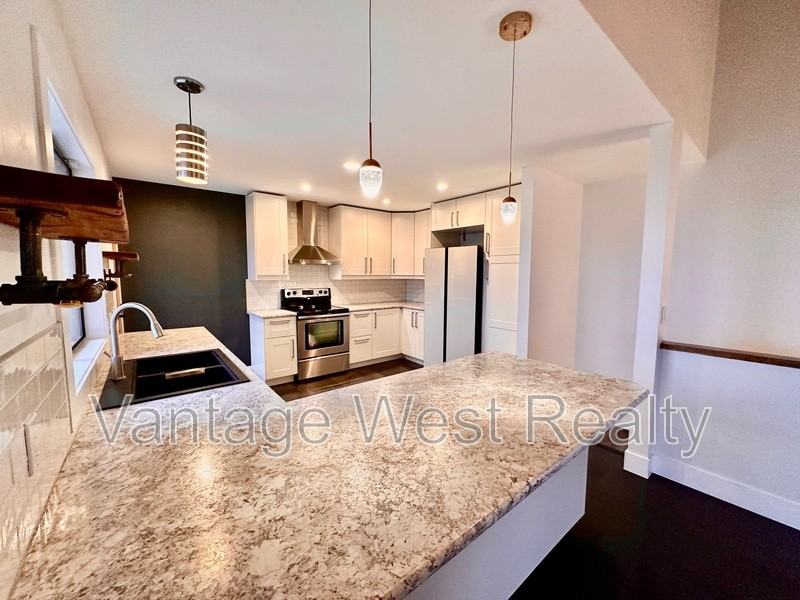 1370 Bear Creek Rd - Photo 3 of 43