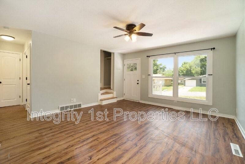 4317 N Quincy Ave - Photo 3 of 31