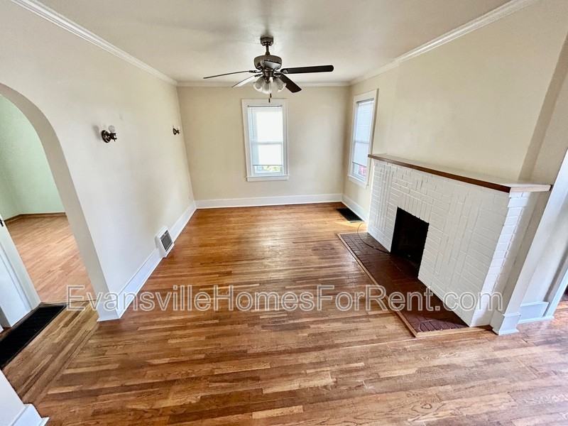 407 Wedeking Ave - Photo 2 of 11