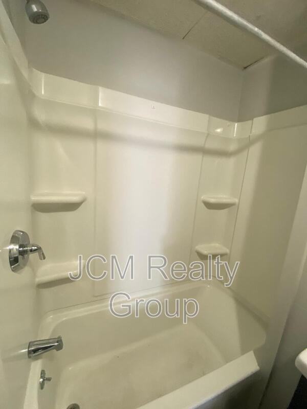 138 University Ave - Photo 2 of 23