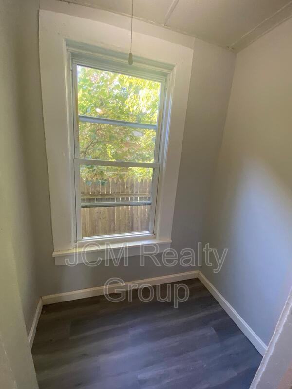 138 University Ave - Photo 3 of 23