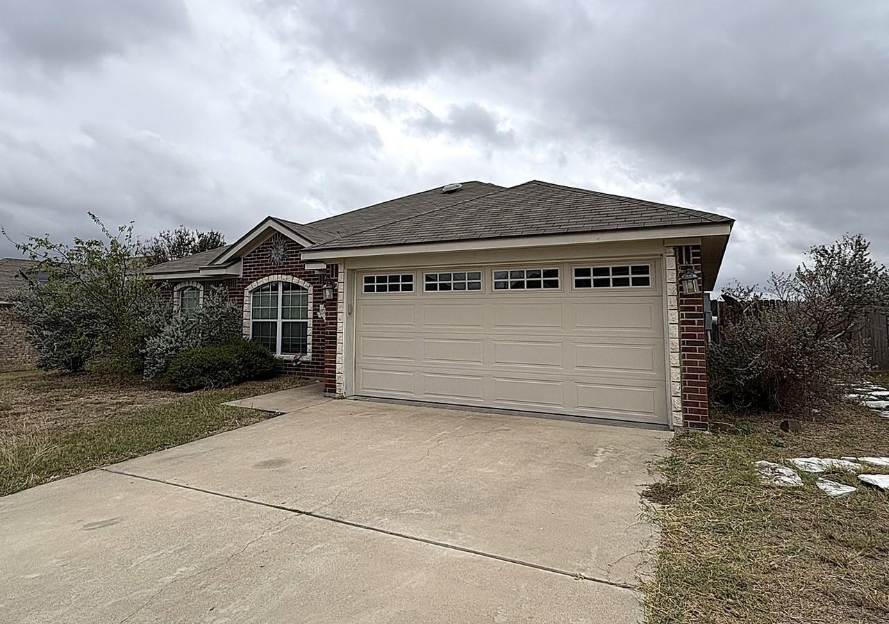 2404 Griffin Dr - Photo 2 of 21