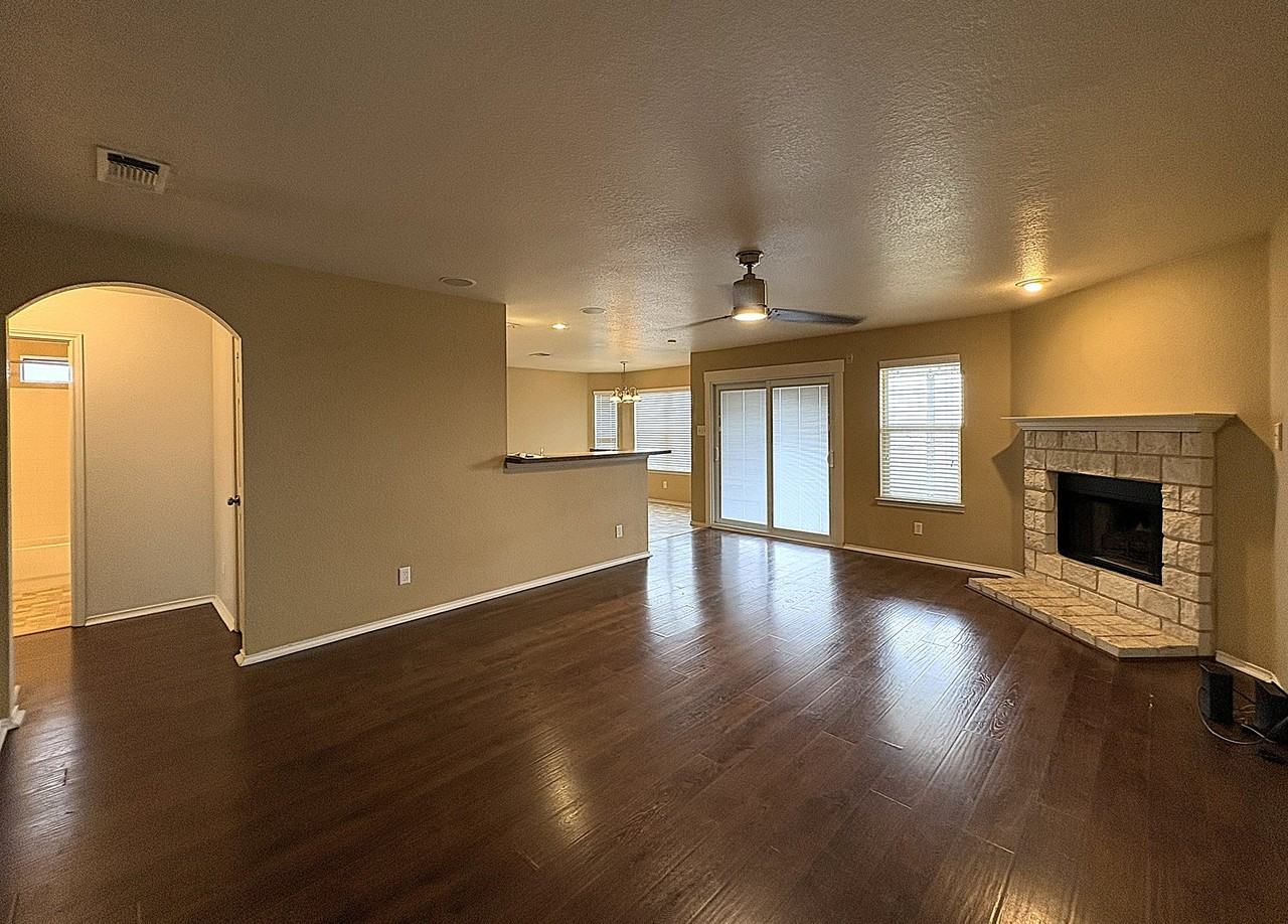 2404 Griffin Dr - Photo 3 of 21