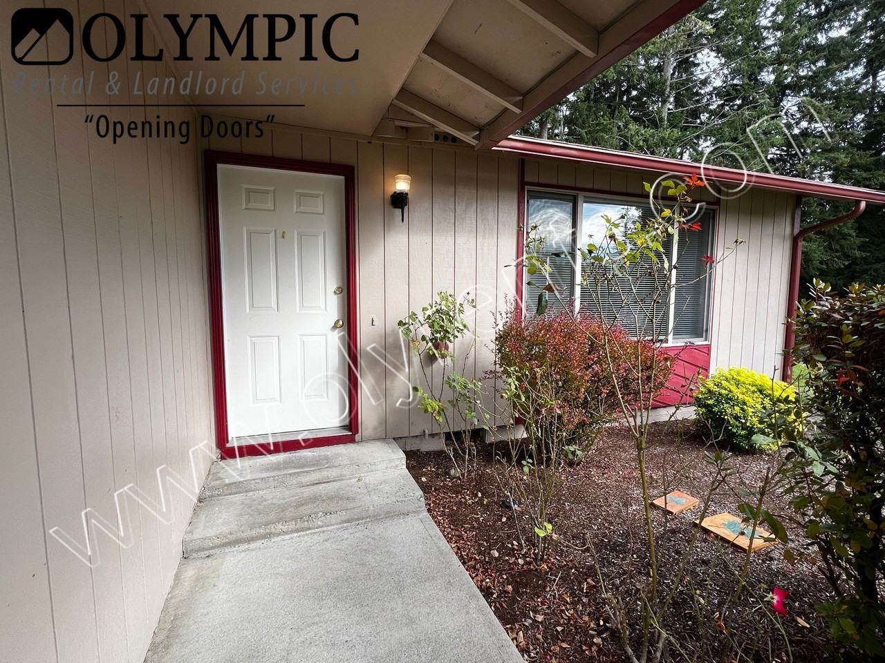 9306 White Top Ave Ne - Photo 3 of 12