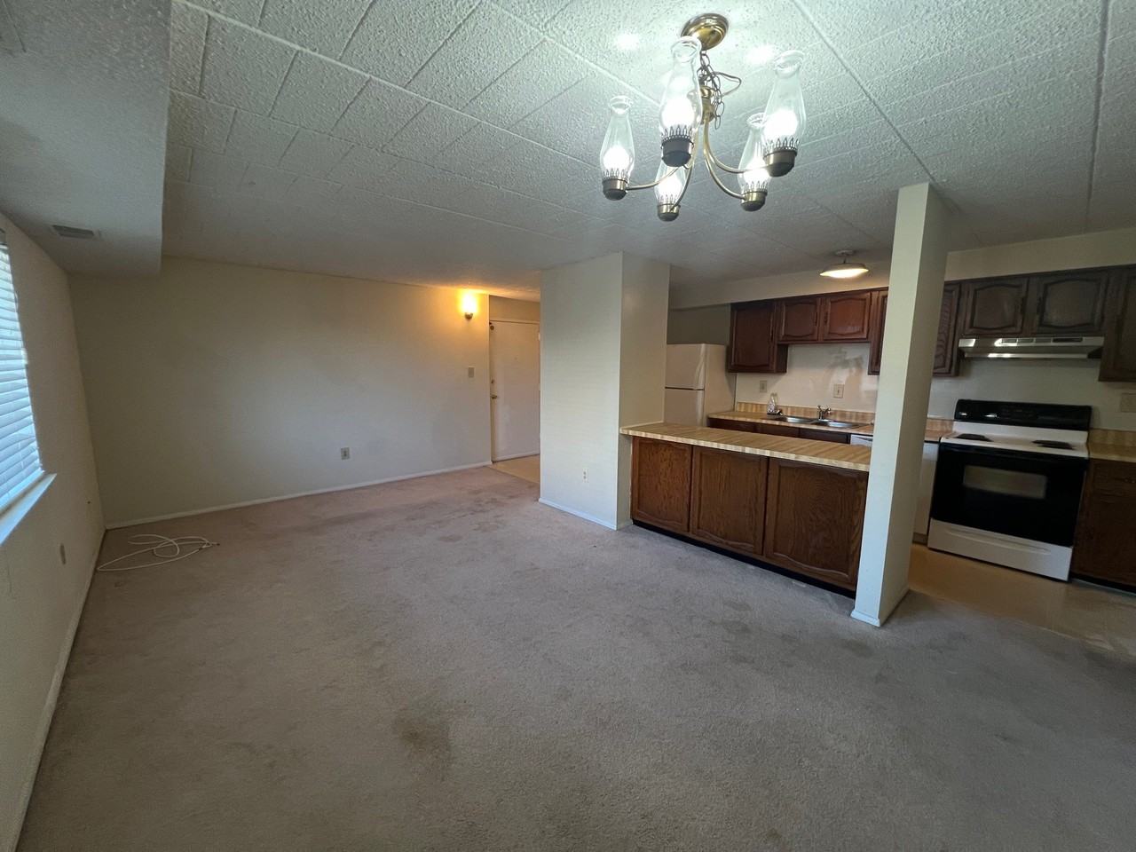 1001 Heather Ridge Dr #E - Photo 3 of 9