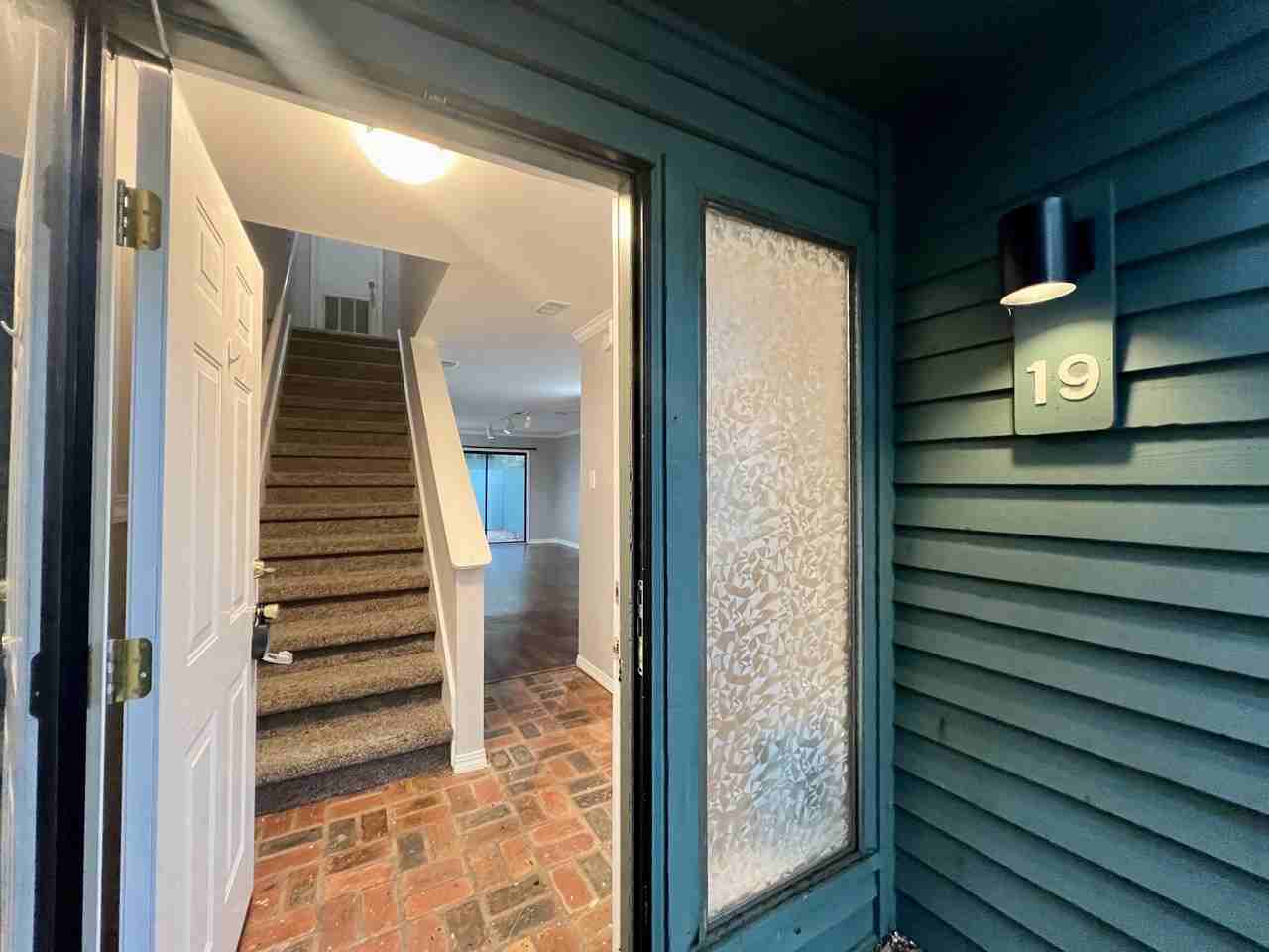 19 Summer Oaks Dr - Photo 3 of 13