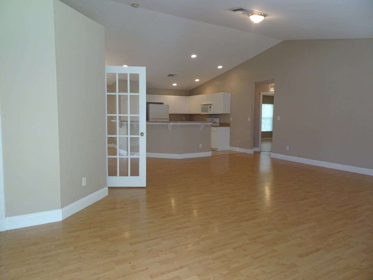 4512 4th St W - Photo 3 of 34