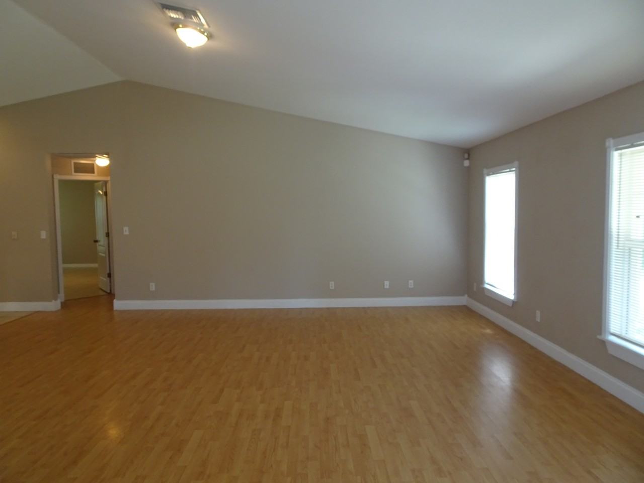 4512 4th St W - Photo 4 of 34