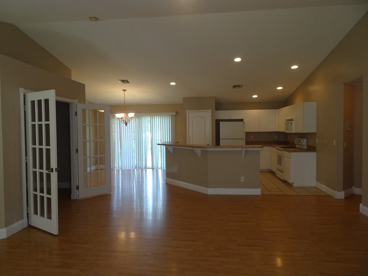 4512 4th St W - Photo 5 of 34