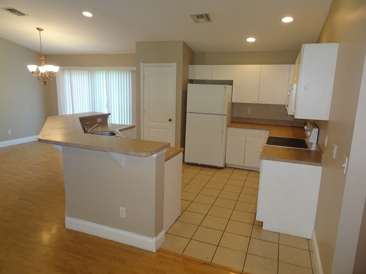 4512 4th St W - Photo 7 of 34