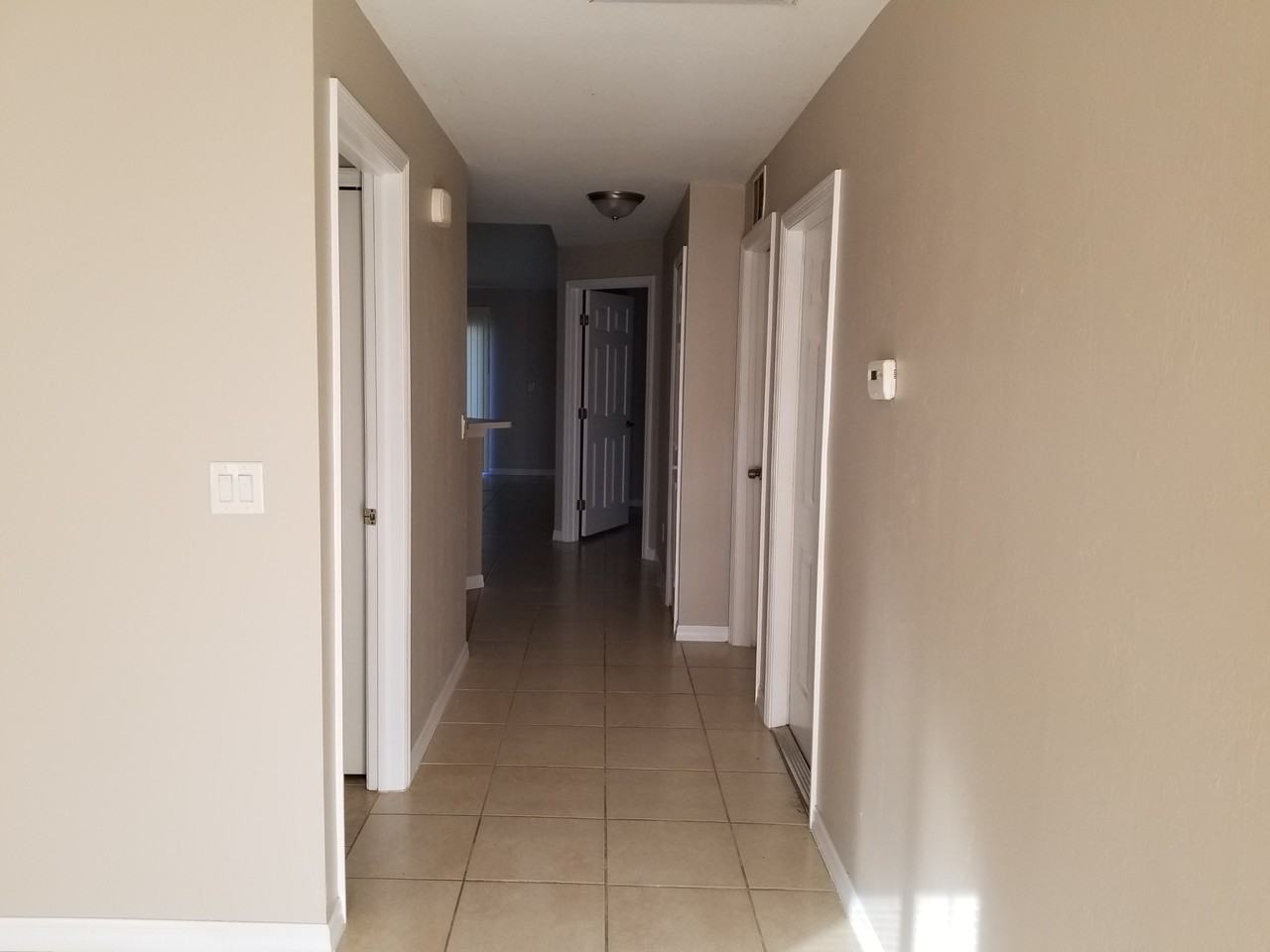 907 Chenault St - Photo 3 of 9