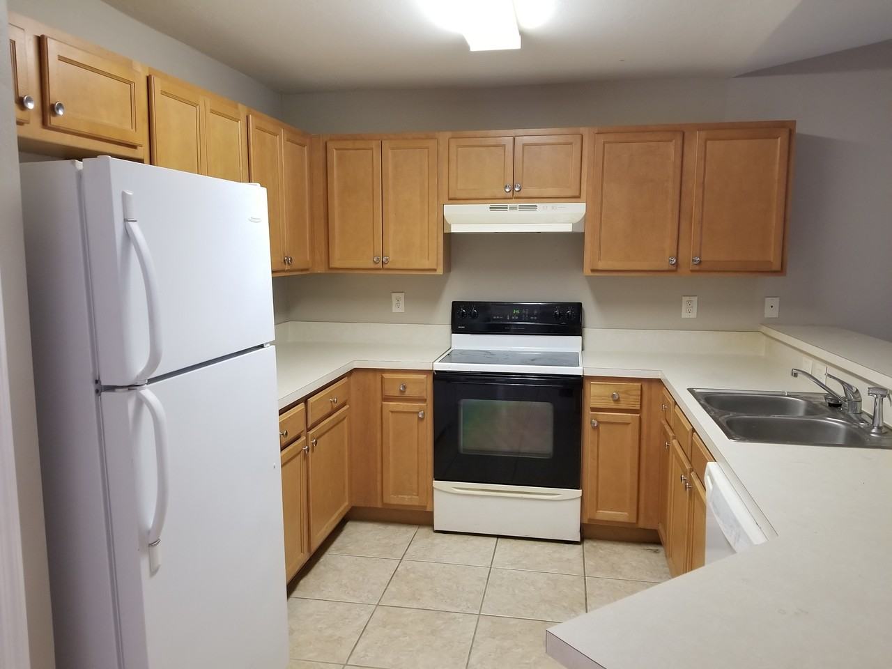 907 Chenault St - Photo 6 of 9