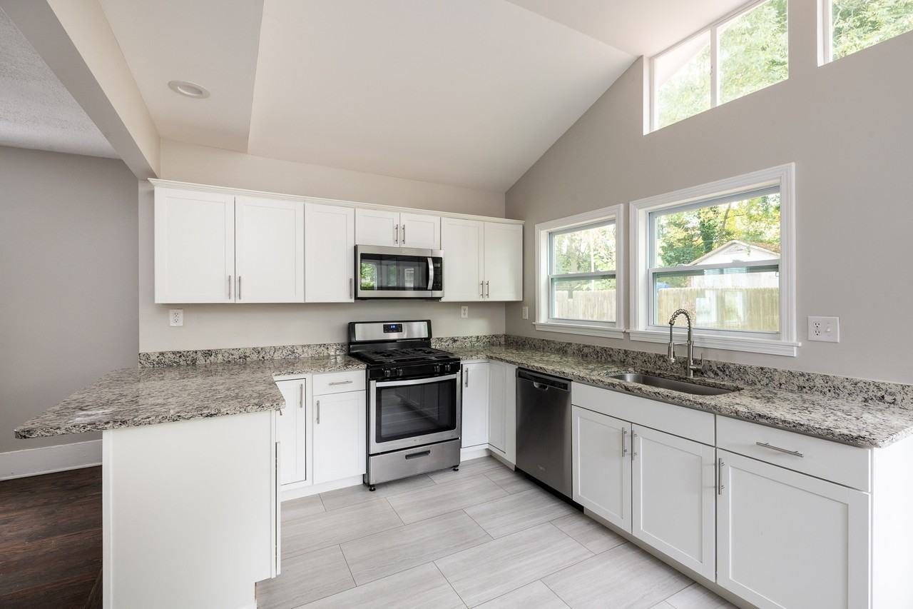 884 Rose Cir Sw - Photo 3 of 33