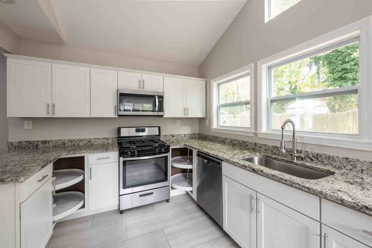 884 Rose Cir Sw - Photo 2 of 33