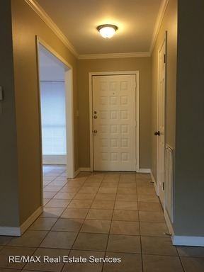 10021 Canterbury Dr - Photo 2 of 11