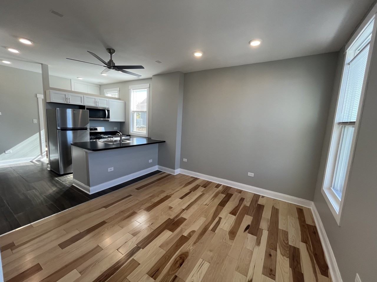 2339 S Sacramento Ave #3F - Photo 4 of 15