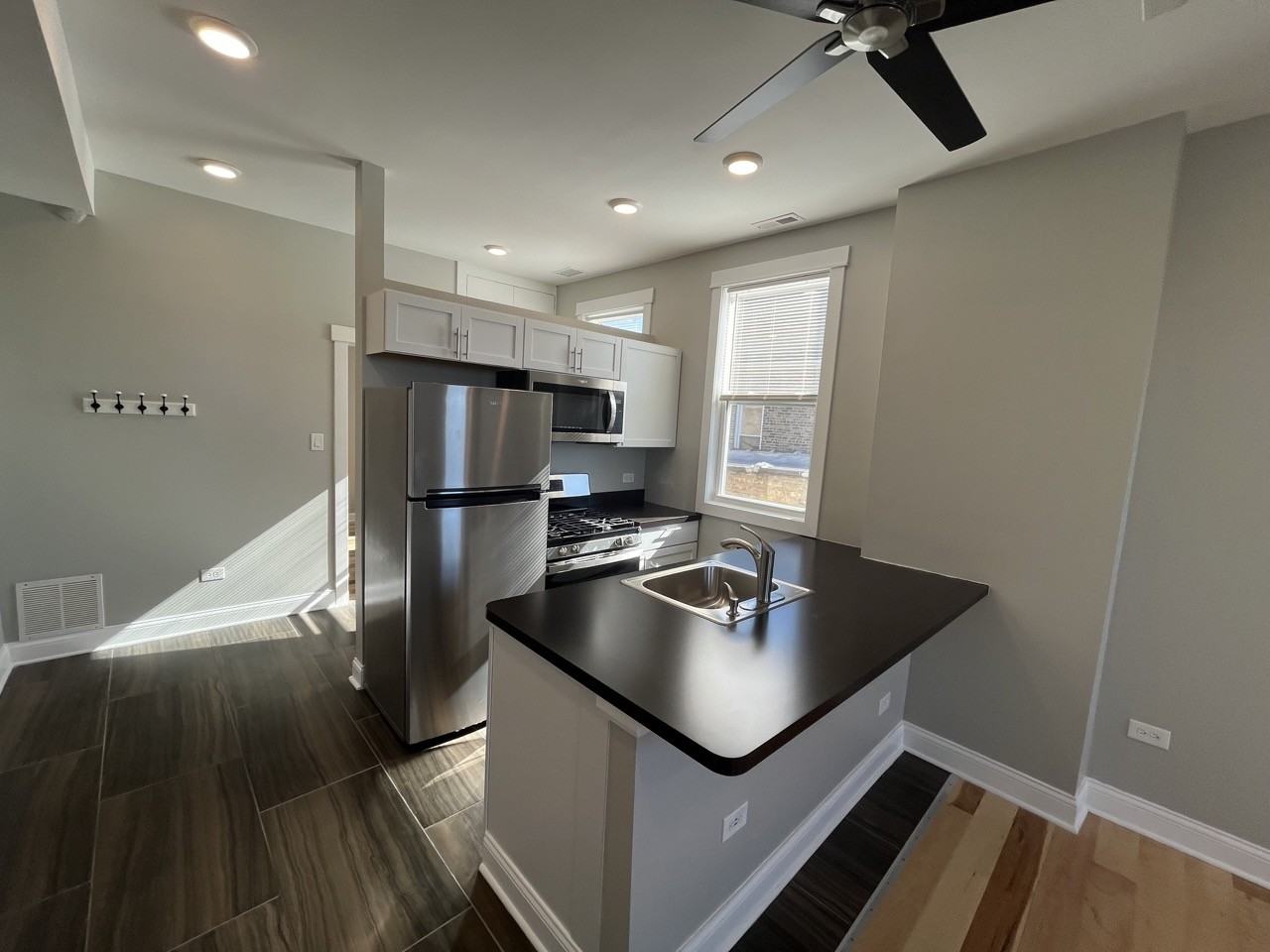 2339 S Sacramento Ave #3F - Photo 6 of 15