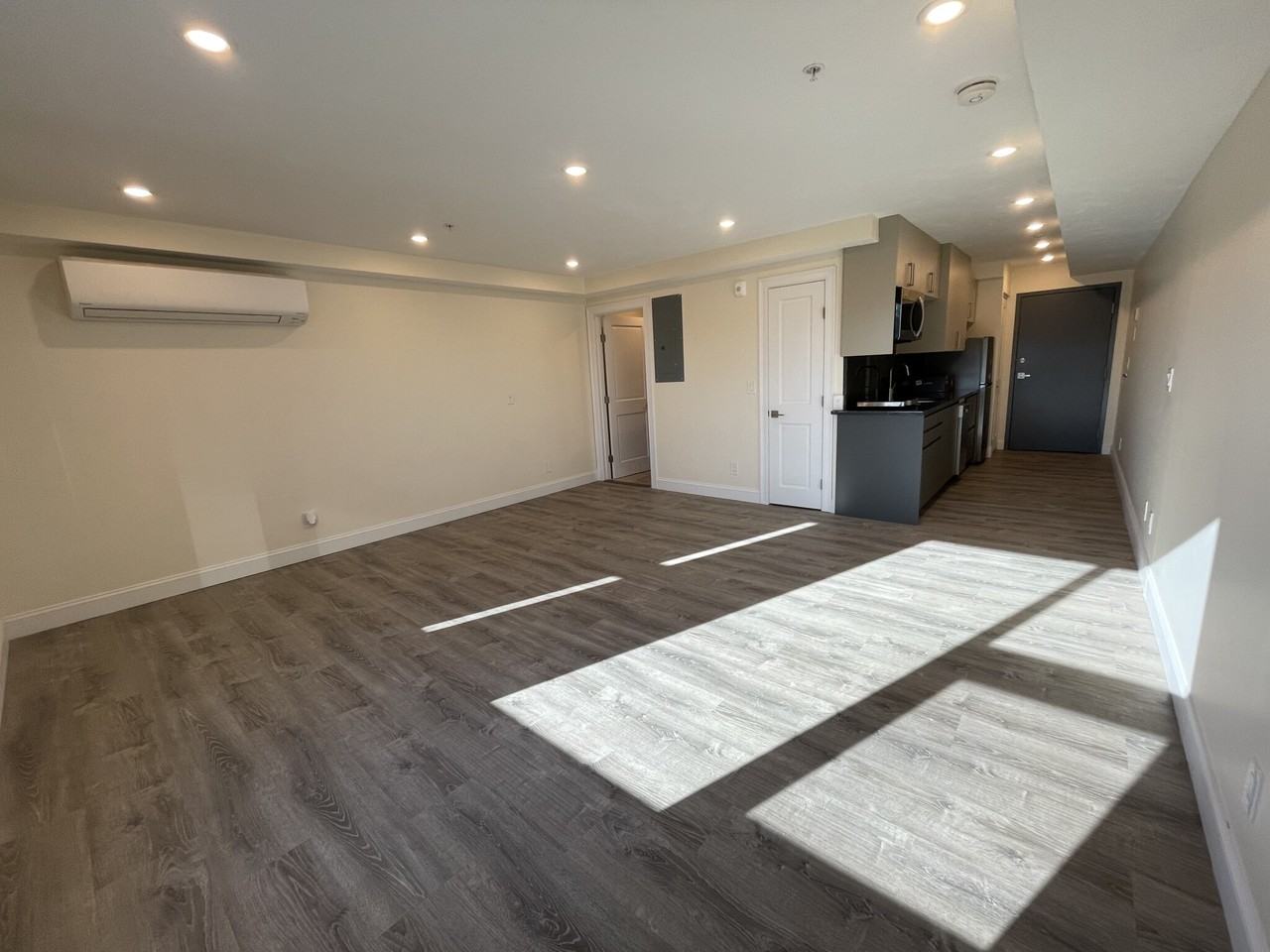 Commonwealth Ave #202 - Photo 3 of 12