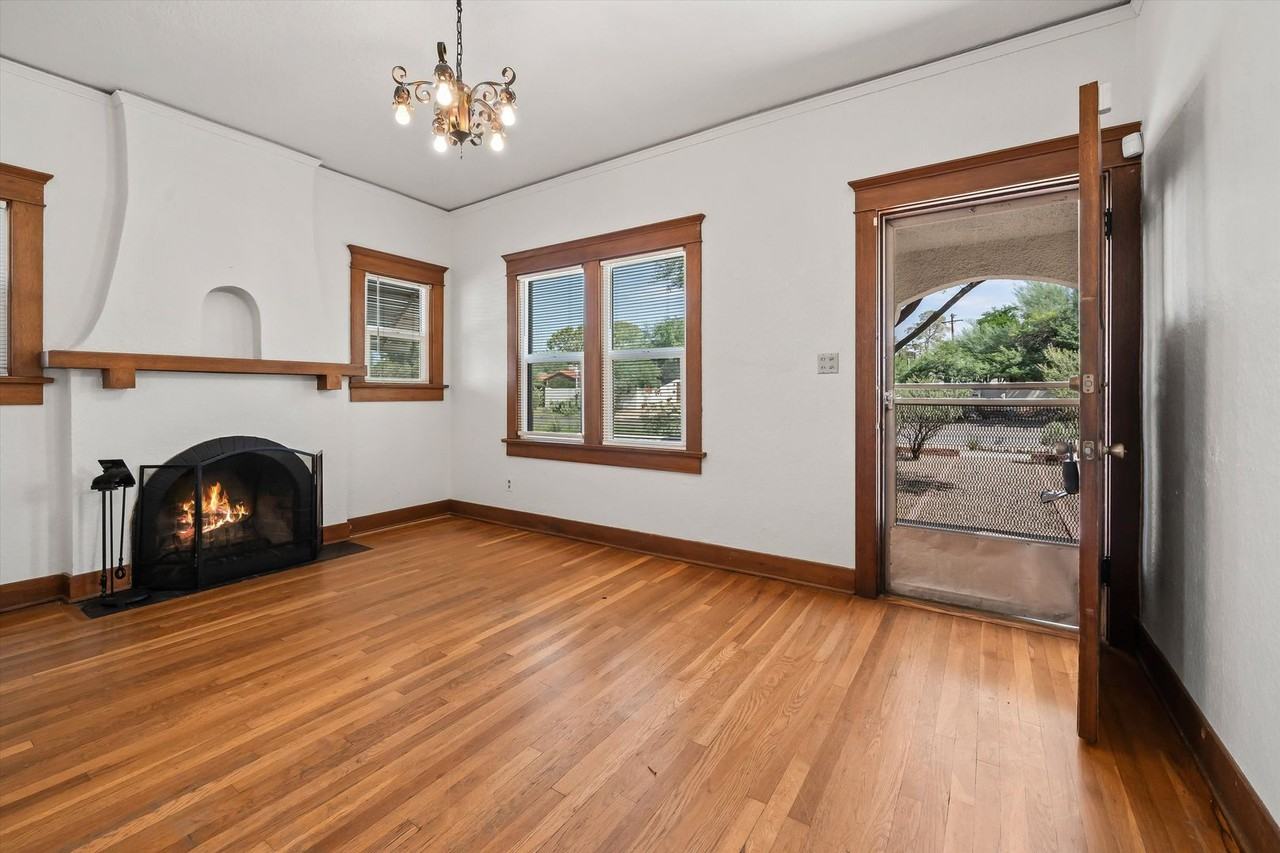 2228 East 6th Street - Photo 4 of 20