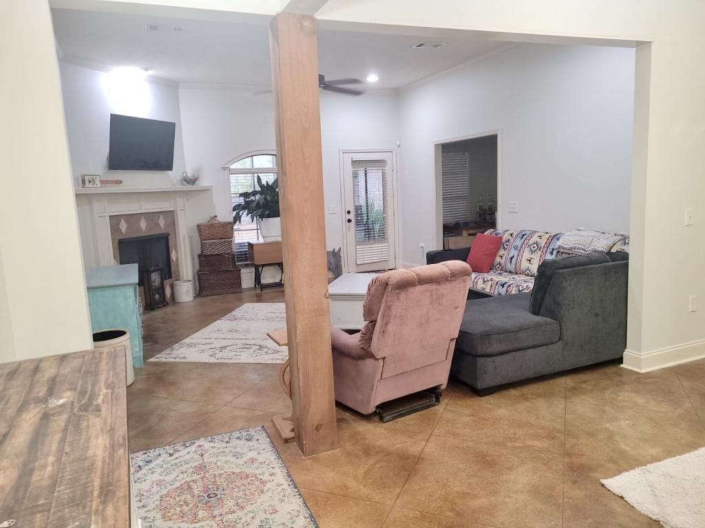 105 Mason Way - Photo 3 of 12