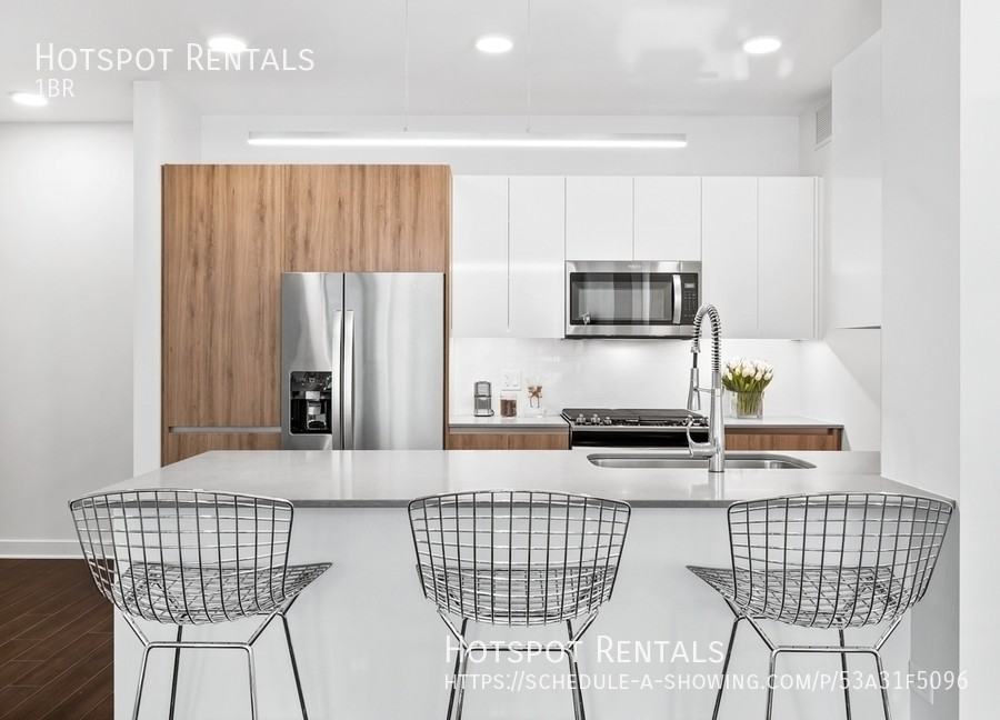 313 W Wolf Point Plz