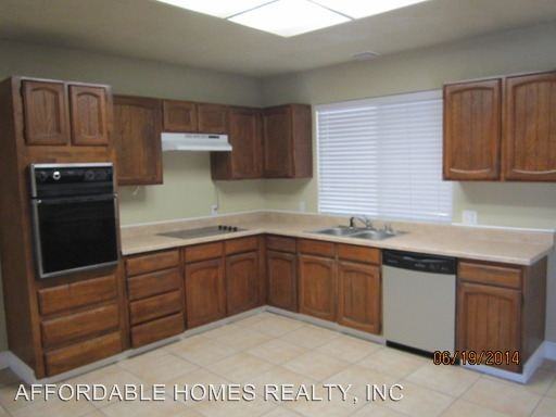 199 S Lincoln St - Photo 2 of 12