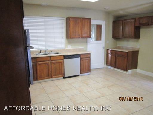 199 S Lincoln St - Photo 3 of 12