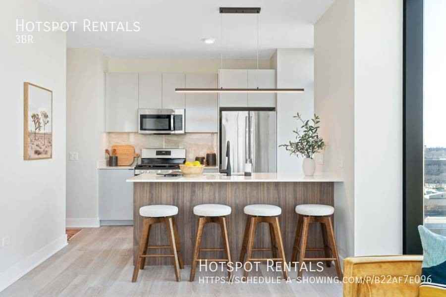 1125 W Van Buren St #3-2 - Photo 2 of 11