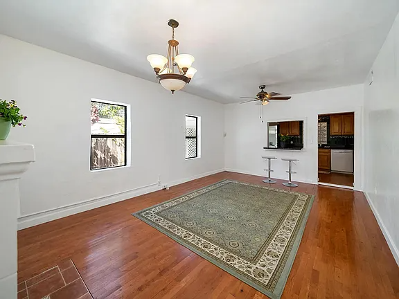 625 Selkirk St - Photo 3 of 16