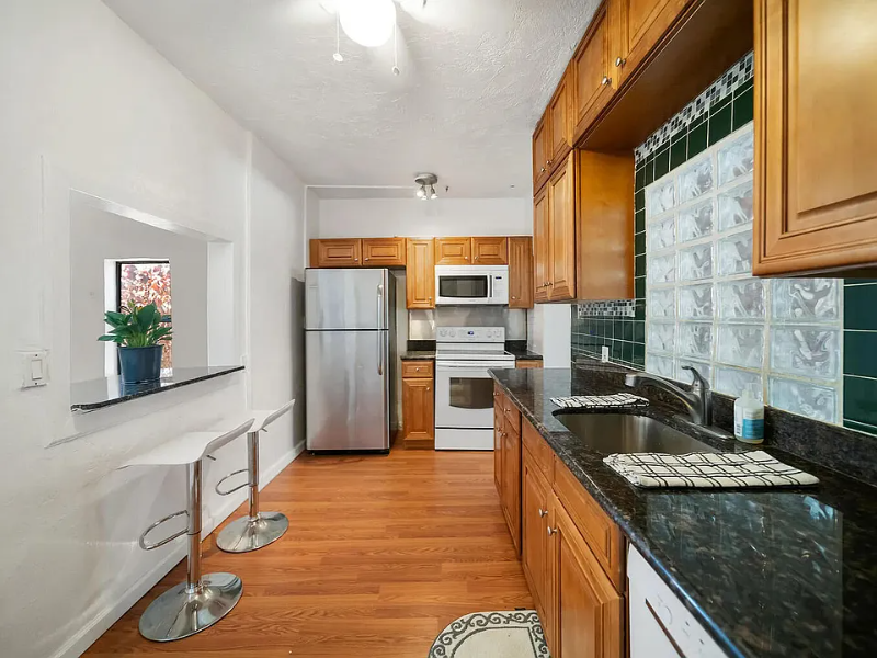 625 Selkirk St - Photo 5 of 16