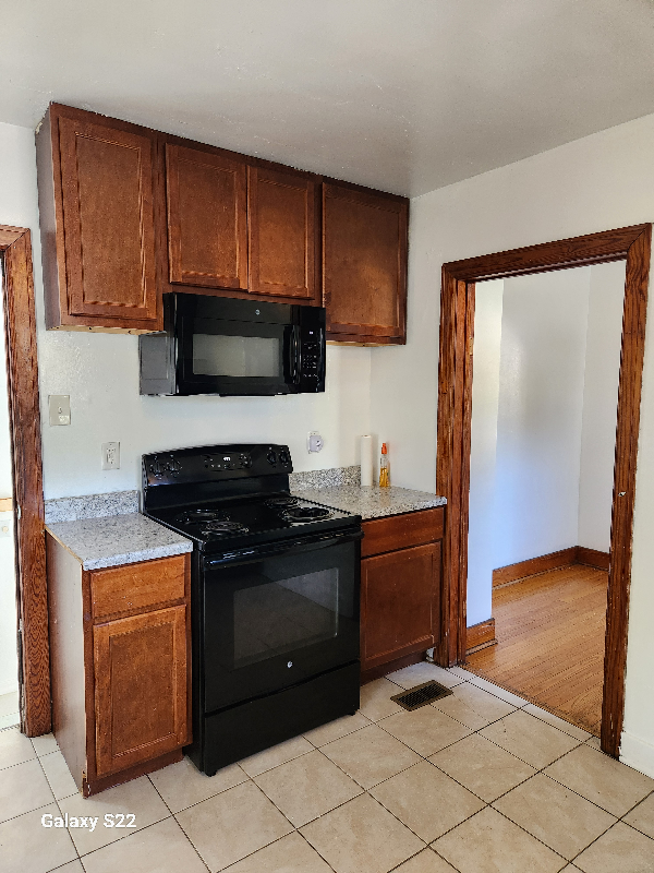 14334 Sanderson Ave - Photo 3 of 11