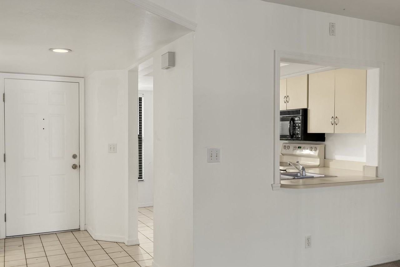 4620 Se 5th Pl - Photo 6 of 27