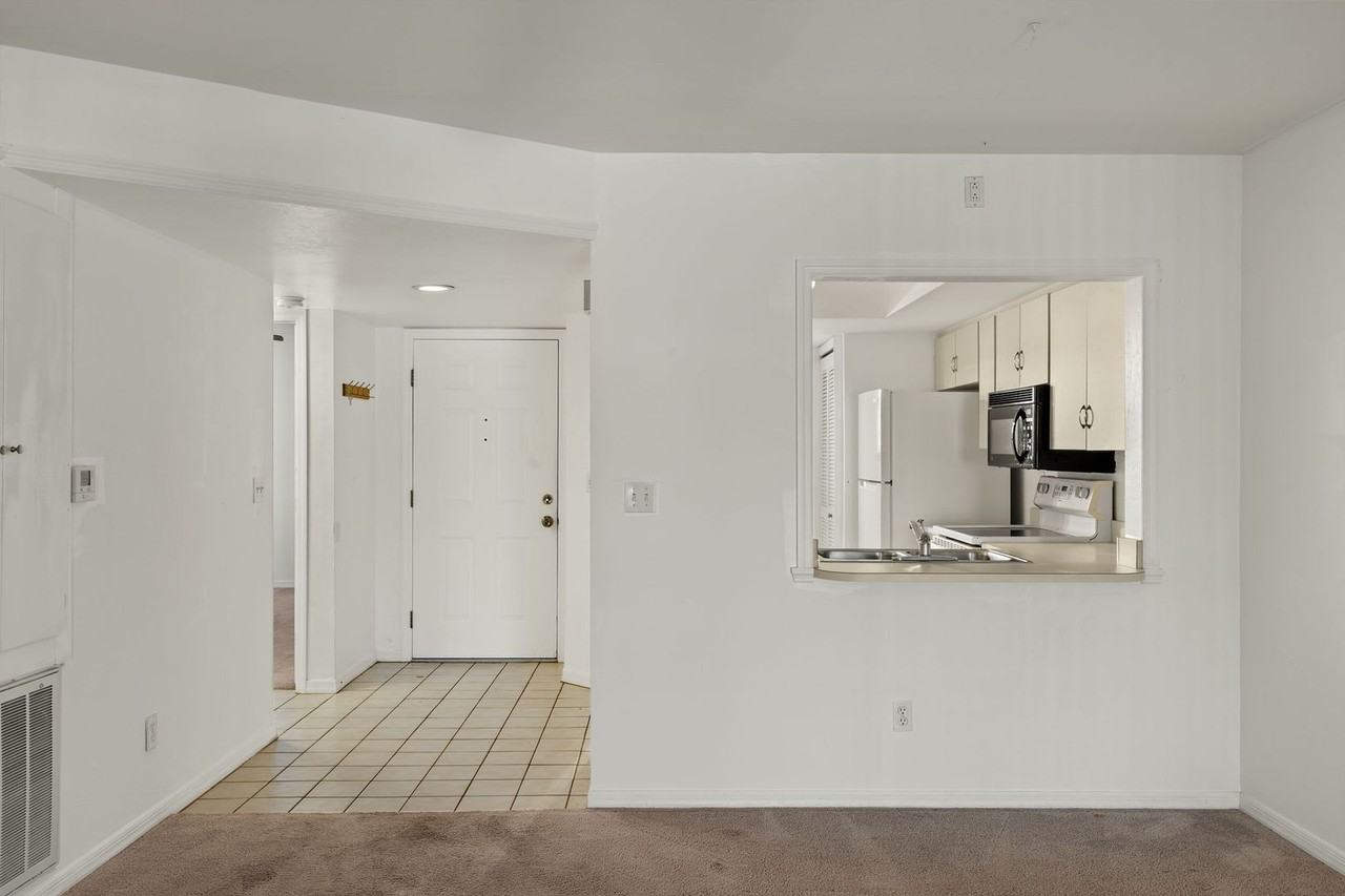 4620 Se 5th Pl - Photo 7 of 27