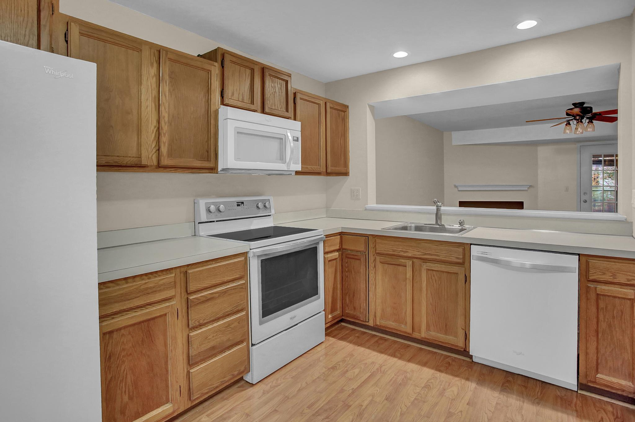 1905 Wexford Rd - Photo 2 of 8