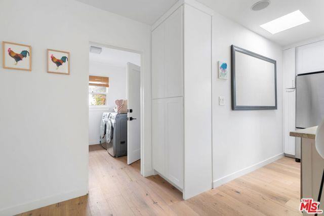 1132 Indiana Ave - Photo 2 of 8