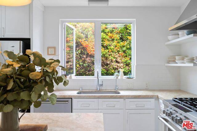 1132 Indiana Ave - Photo 3 of 8