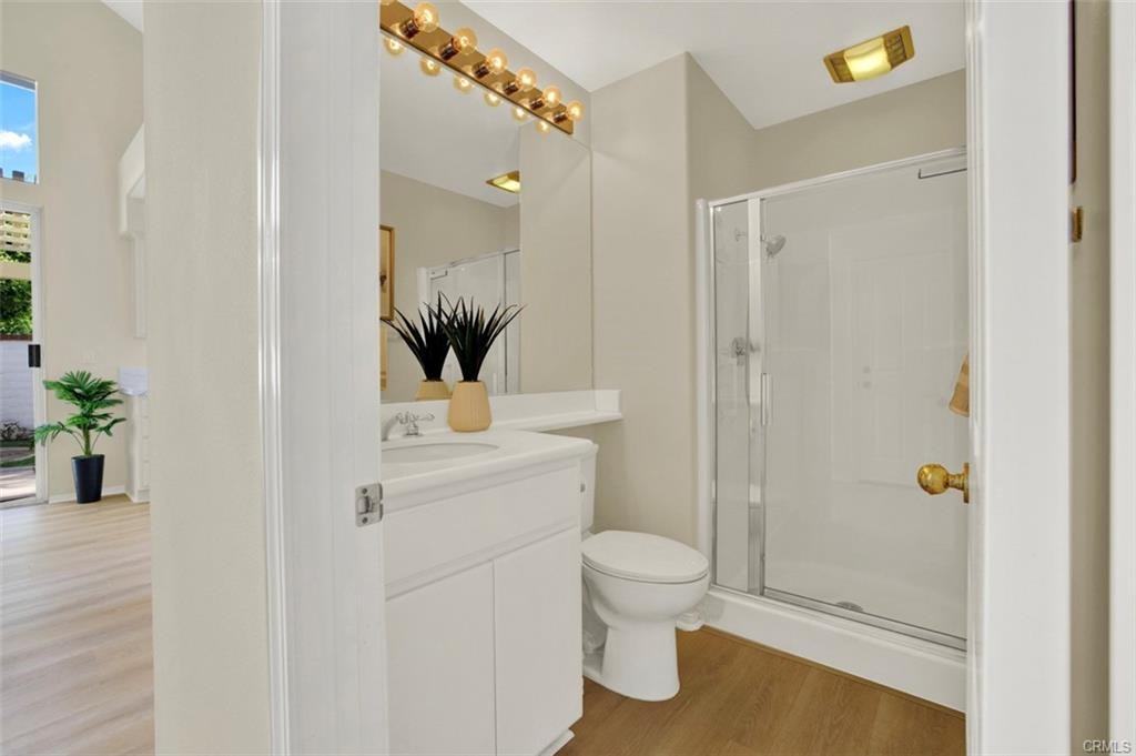 2711 Lathrop Ct - Photo 3 of 8