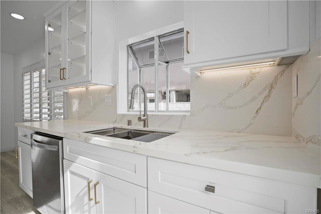 10848 Huston St - Photo 2 of 8