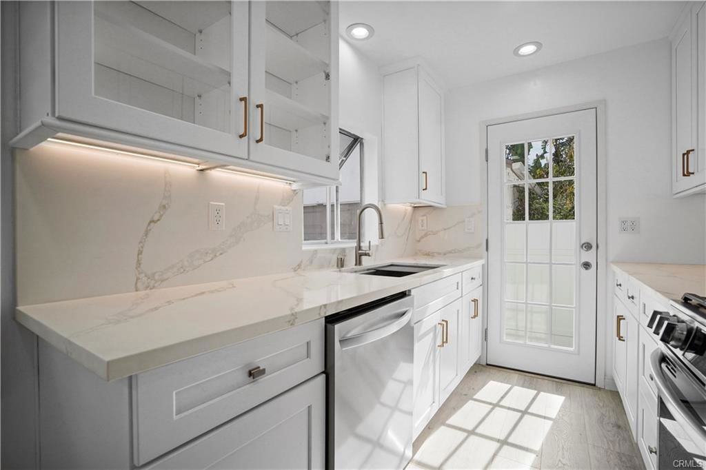 10848 Huston St - Photo 3 of 8