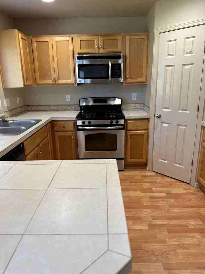 11412 Ne 11th Ave - Photo 2 of 14