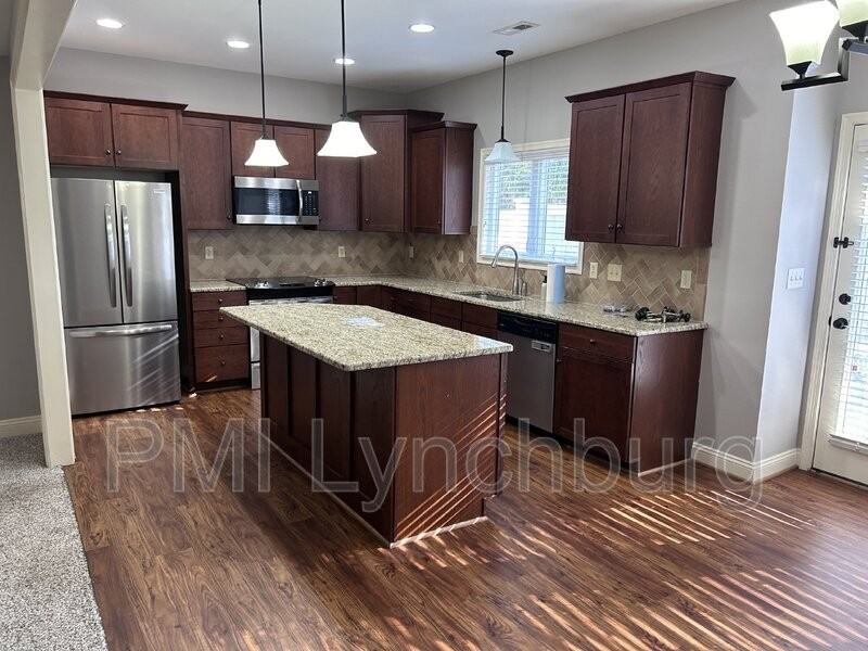 1040 Commonwealth Cir - Photo 2 of 21