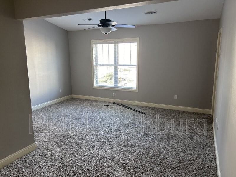 1040 Commonwealth Cir - Photo 7 of 21