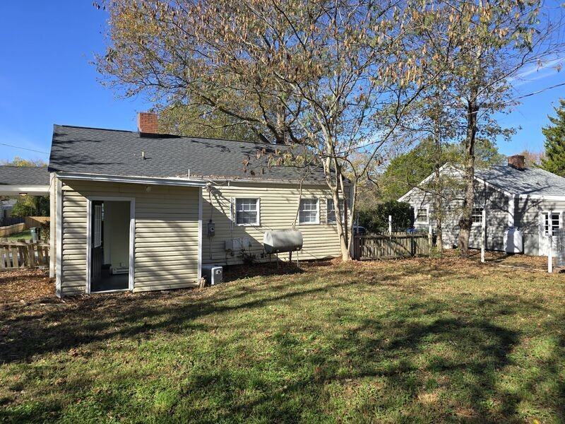 1025 Bradley Ln - Photo 5 of 18