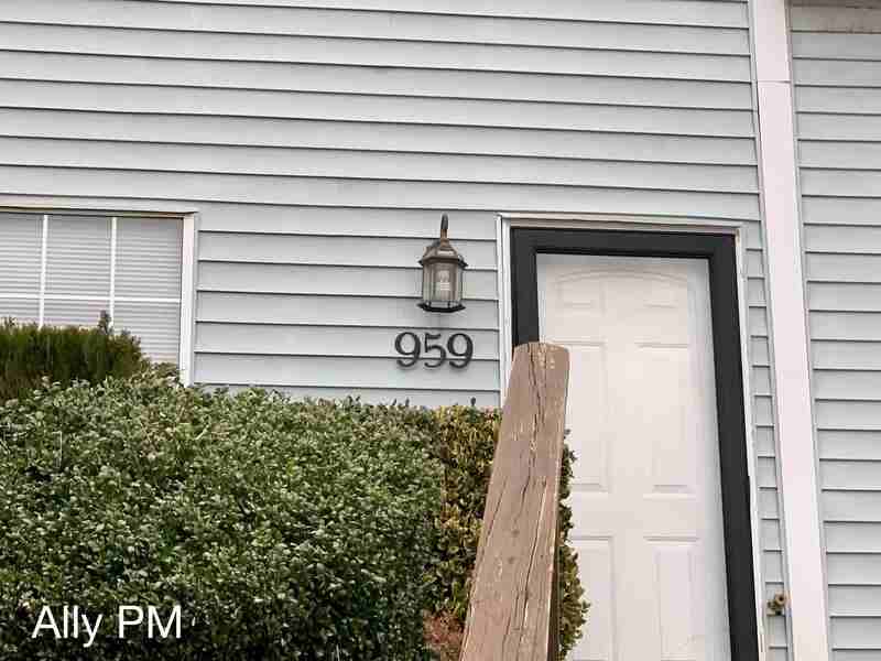 959 Rives St - Photo 2 of 43