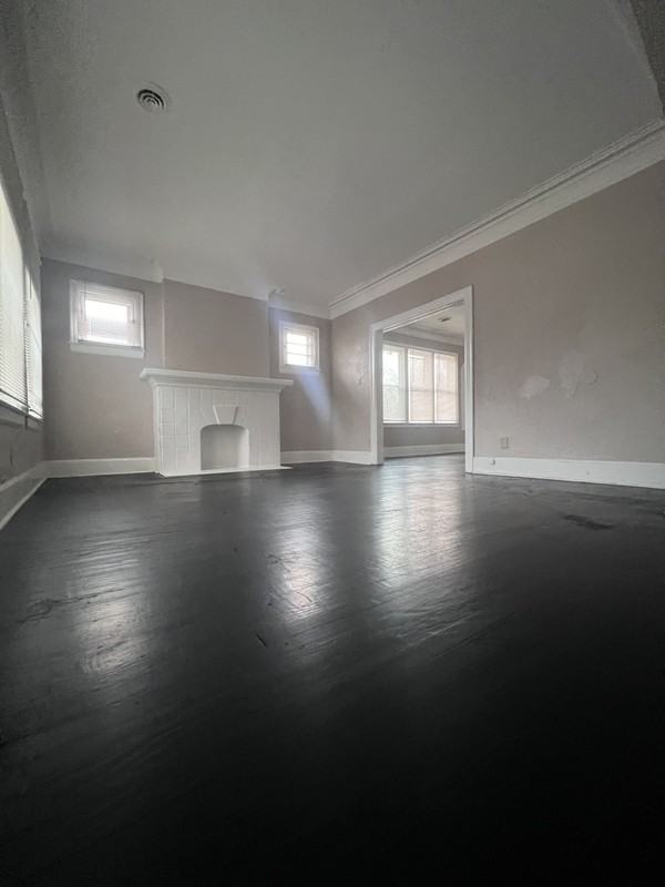 2707 Leslie St - Photo 3 of 19