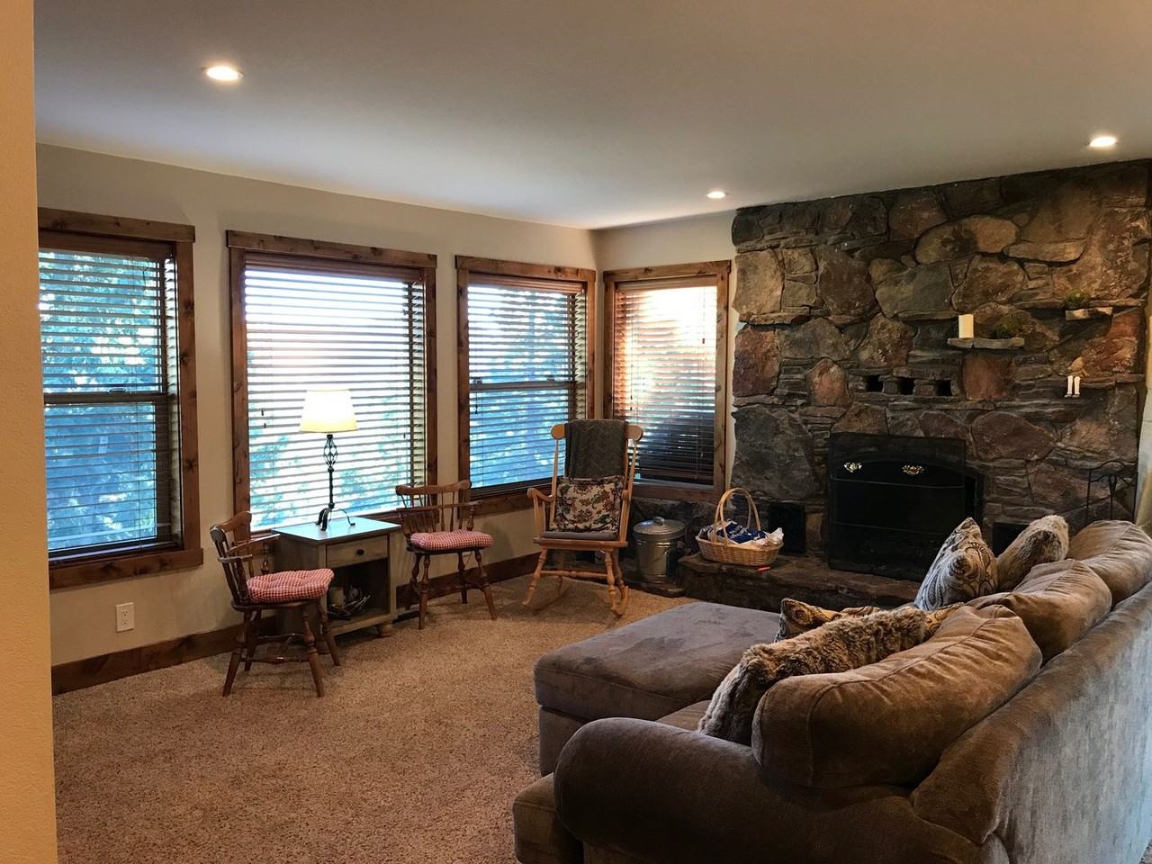 964 Dorcey Dr - Photo 2 of 20